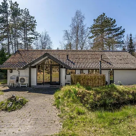 2 Bedroom Awesome In Holiday home