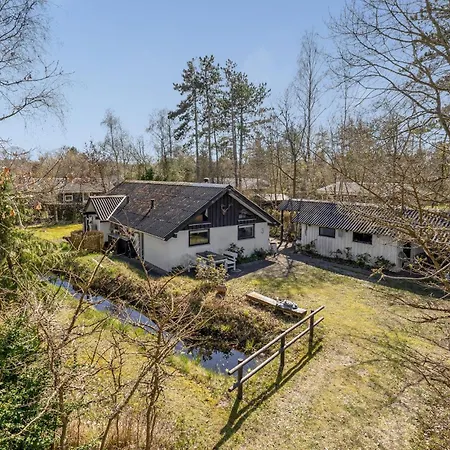 2 Bedroom Awesome In Holiday home