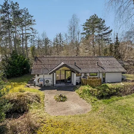Holiday home 2 Bedroom Awesome In Humble